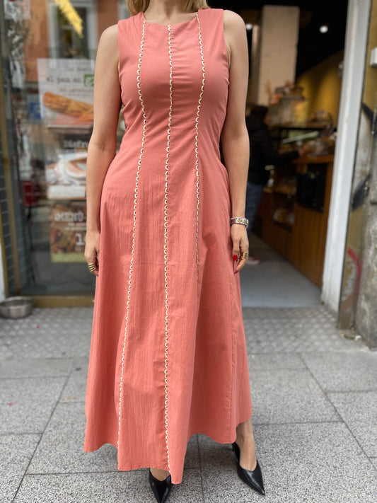 Vestido bordado coral