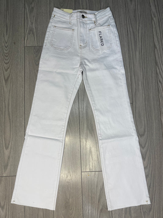 Pantalón vaquero blanco de corte flare