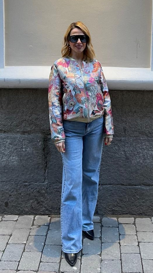 Pantalón vaquero de mujer en denim azul claro lavado,